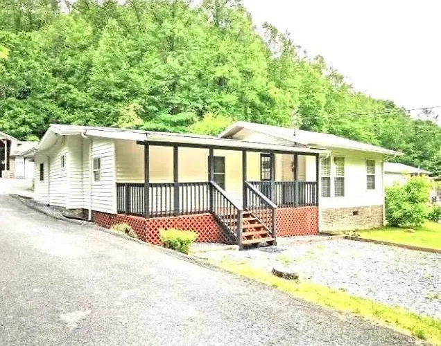 Modern Style, Arcade, Fire Pit, Pet Friendly