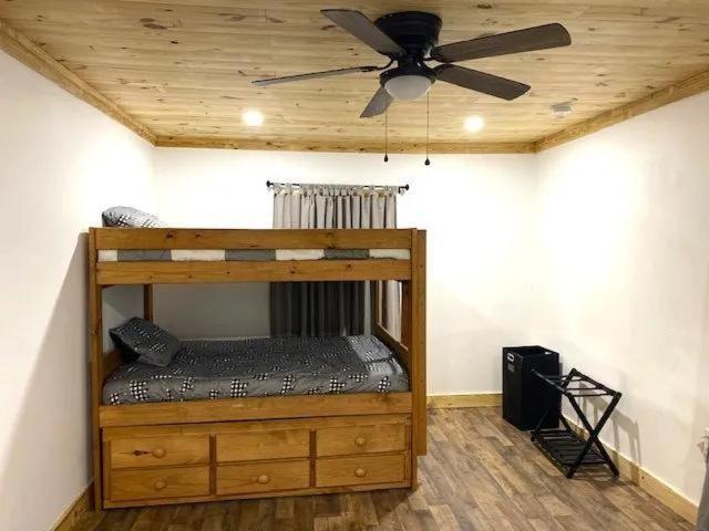 Сasa de vacaciones Modern Style, Arcade, Fire Pit, Pet Friendly *